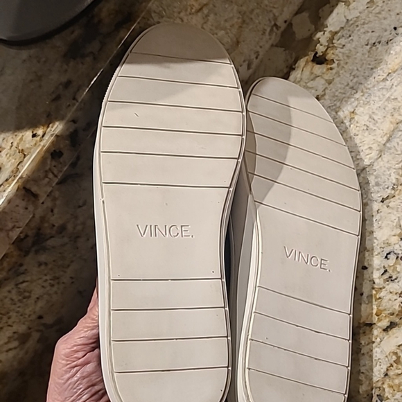 Vince black leather slip on sz.8.5 M.. (#1104) EC. - Picture 7 of 11